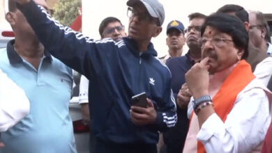 Photo of इंदौर में EV चार्जिंग से लगी भीषण आग: 7 लोगों की मौत, मंत्री कैलाश विजयवर्गीय ने जांच के दिए आदेश