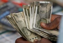 Photo of रुपया अब तक के सबसे निचले स्तर पर: गिरा 93 के पार, डॉलर के मुकाबले हुआ इतना