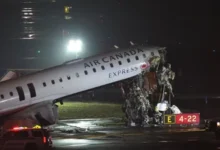 Photo of ‘रुक जाओ, रुक जाओ, रुक जाओ’: ला गार्डिया एटीसी में अफरा-तफरी, एयर कनाडा प्लेन फायर ट्रक से टकराया
