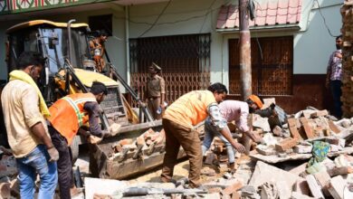 Photo of वाराणसी में सिलिंडर ब्लास्ट: मकान ध्वस्त, भाई-बहन की मौत, दो घायल