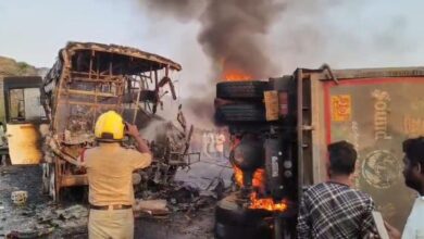 Photo of आंध्र प्रदेश में भीषण सड़क हादसा: बस और लॉरी की टक्कर में 13 की मौत, कई यात्री जिंदा जले