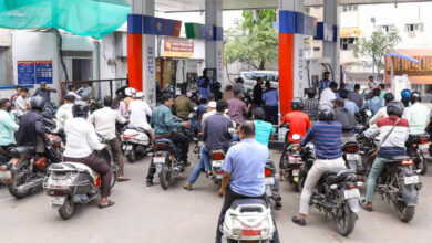 Photo of नायरा ने पेट्रोल की कीमत में 5 रुपये प्रति लीटर और डीजल की कीमत में 3 रुपये प्रति लीटर की बढ़ोतरी की