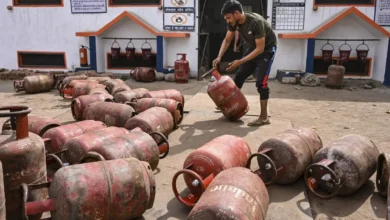 Photo of सरकार का कहना है कि एलपीजी की बुकिंग के लिए घबराहट की कोई जरूरत नहीं, संकट की आशंका से इनकार किया