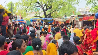 Photo of बिहार के नालंदा में शीतला मंदिर में मची भगदड़ में आठ महिलाओं की मौत , कई घायल