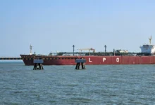 Photo of नंदा देवी टैंकर 47,000 मीट्रिक टन एलपीजी लेकर गुजरात के वडीनार बंदरगाह पहुंचा