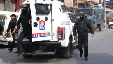 Photo of श्रीनगर पुलिस की बड़ी सफलता: लश्कर-ए-तैयबा का अंतरराज्यीय आतंकी मॉड्यूल भंडाफोड़, दो पाकिस्तानी आतंकी समेत 5 गिरफ्तार