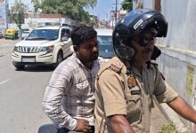 Photo of वाराणसी: गंगा में बियर पार्टी का मामला, पुलिस ने एक आरोपी को गिरफ्तार किया