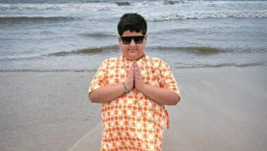 Photo of दिल्ली में यू-ट्यूबर अभिनव अरोड़ा की कार पर हमला: भीड़ ने तोड़े शीशे, चीख उठा परिवार