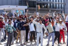 Photo of नोएडा सेक्टर 80 में मजदूरों का फिर हंगामा, पुलिस से भिड़ंत और पथराव, खाली कराया इलाका