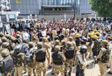 Photo of नोएडा में श्रमिक उपद्रव पर डीएम सख्त: एजेंसी ब्लैकलिस्ट, लाइसेंस होगा रद्द