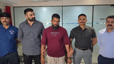 Photo of सूरत में जिम ट्रेनर ने अरबपति महिला को प्रेमजाल में फंसाकर किया ब्लैकमेल, पति से मांगे 5 लाख; SOG ने किया गिरफ्तार