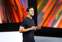 Photo of जॉन टर्नस कौन हैं? टिम कुक के बाद अब एपल की कमान संभालेंगे ये 50 वर्षीय इंजीनियर