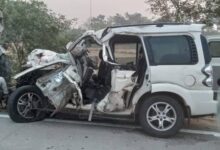 Photo of मऊ में दर्दनाक हादसा: बेटी की शादी से घर लौट रहे परिवार के 5 सदस्यों की मौत, ट्रेलर से टकराई स्कॉर्पियो