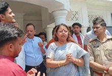 Photo of हरदोई: फीस को लेकर अभिभावक से बदसलूकी पर न्यू सन बीम स्कूल की प्रिंसिपल पर FIR, मान्यता रद्द करने की प्रक्रिया शुरू