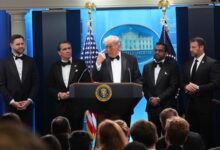 Photo of व्हाइट हाउस में प्रेस डिनर के दौरान गोलीबारी के बाद ट्रंप को सुरक्षित स्थान पर ले जाया गया