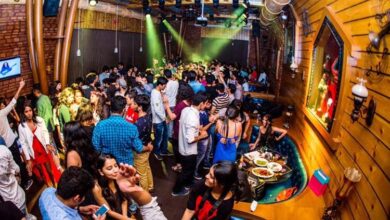 Photo of मुंबई में संगीत कार्यक्रम के दौरान हुई त्रासदी, संदिग्ध ड्रग ओवरडोज से दो छात्रों की मौत