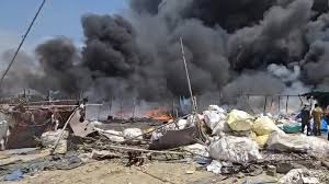 Photo of गाजियाबाद के इंदिरापुरम में भीषण आग लगने से करीब 200 झोपड़ियां जलकर खाक