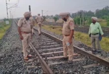 Photo of पटियाला में रेलवे ट्रैक पर अराजक तत्त्व लगा रहा था बम, विस्फोट में मौत