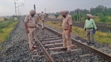 Photo of पटियाला में रेलवे ट्रैक पर अराजक तत्त्व लगा रहा था बम, विस्फोट में मौत