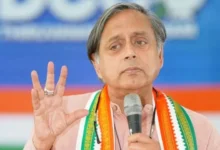 Photo of चुनाव प्रचार के दौरान केरल में शशि थरूर के काफिले पर हमला