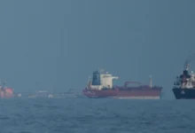 Photo of ईरान ने होर्मुज जलडमरूमध्य में फिर से प्रतिबंध लगाए, अमेरिका पर युद्धविराम उल्लंघन का आरोप लगाया