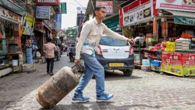 Photo of कमर्शियल LPG सिलेंडर के दाम बढ़े, अब दिल्ली में 19 किलो का सिलेंडर हुआ इतना