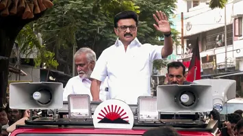 Photo of ‘छह महीने तक नहीं देंगे परेशानी’: स्टालिन ने विजय को सरकार बनाने की दी मंजूरी!, तमिलनाडु में अभी भी अनिश्चितता