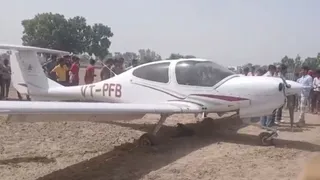 Photo of अलीगढ़ में हेलीकॉप्टर की इमरजेंसी लैंडिंग, पायलट सुरक्षित