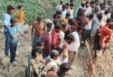 Photo of कौशांबी में मिट्टी का टीला ढहा, मां-बेटी समेत तीन की मौत, दो घायल