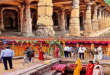 Photo of उच्च न्यायालय द्वारा भोजशाला स्थल को मंदिर घोषित किए जाने के बाद वहा प्रार्थना की गयी