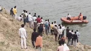 Photo of उत्तर प्रदेश के हमीरपुर में यमुना नदी में नाव पलटने से पांच लोगों की मौत