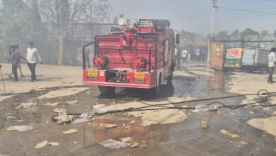 Photo of गुजरात में ‘अवैध’ पटाखा कारखाने में हुए भीषण विस्फोट में पांच लोग घायल