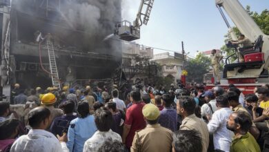 Photo of लखनऊ आग हादसा: अलीगंज में गेमिंग सेंटर में 15 छात्रों की दर्दनाक मौत, बाथरूम में फंसे लगा रहे थे  ‘Save Me’ की पुकार
