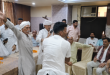 Photo of हापुड़ में RLD में भारी बवाल: जिला अध्यक्ष के सामने कार्यकर्ता आपस में भिड़े, मारपीट की नौबत
