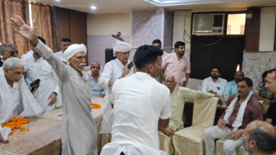 Photo of हापुड़ में RLD में भारी बवाल: जिला अध्यक्ष के सामने कार्यकर्ता आपस में भिड़े, मारपीट की नौबत