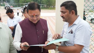 Photo of मुख्यमंत्री पुष्कर सिंह धामी ने लोहियाहेड हेलीपैड व कैंप कार्यालय में जनता व जनप्रतिनिधियों से मुलाकात कर जनसमस्याएं सुनी