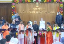 Photo of पश्चिम बंगाल के मुख्यमंत्री सुवेंदु अधिकारी द्वारा मंत्रिमंडल विस्तार के बाद 35 भाजपा विधायकों ने शपथ ली