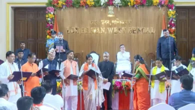 Photo of पश्चिम बंगाल के मुख्यमंत्री सुवेंदु अधिकारी द्वारा मंत्रिमंडल विस्तार के बाद 35 भाजपा विधायकों ने शपथ ली
