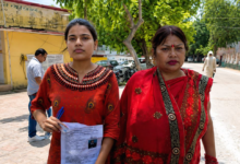 Photo of हमीरपुर में ट्रैफिक जाम ने छीना बेटी का भविष्य, UP पुलिस भर्ती परीक्षा छूटने पर रो पड़ी मां