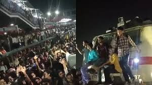 Photo of बिहार: पाटलिपुत्र में ट्रेन में देरी से छात्रों का प्रदर्शन भड़का; पत्थरबाजी में आईजी और कई पुलिसकर्मी घायल