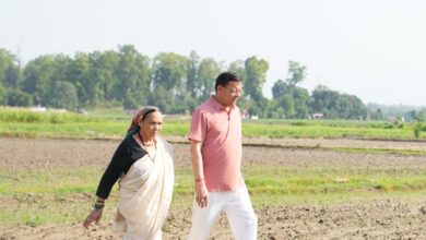 Photo of उत्तराखंड के मुख्यमंत्री धामी ने जैविक खेती को बढ़ावा दिया, खटीमा स्थित अपने निजी आवास पर जुताई की