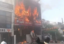 Photo of लखनऊ के कोचिंग सेंटर में भीषण आग, इमारत से कूदकर छात्रों ने बचाई जान