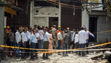 Photo of दिल्ली में लगी आग को लेकर पुलिस, नगर निगम और सरकारी विभागों के बीच आरोप-प्रत्यारोप
