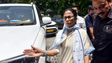 Photo of TMC में बढ़ते विद्रोह के बीच ममता बनर्जी ने दिल्ली में इंडिया ब्लॉक की बैठक में भाग लिया