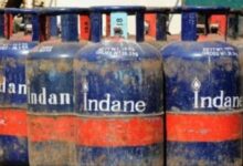 Photo of दिल्ली में कमर्शियल LPG सिलेंडर ₹183.50 सस्ता, 19 किलो वाला अब ₹2,930 में उपलब्ध