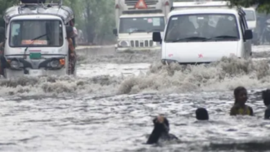 Photo of मथुरा में ढाई घंटे की बारिश ने मचाई तबाही, शहर दो हिस्सों में बंटा, सड़कें बनीं तालाब