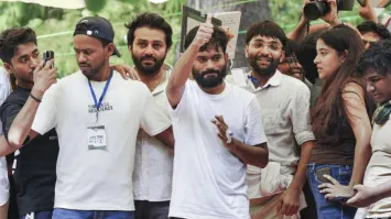 Photo of “यह तो बस शुरुआत है”: 37 दिनों का आंदोलन खत्म होने के बाद CJP के अभिजीत दिपके का नया वीडियो, समर्थकों और आलोचकों का जताया आभार