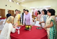 Photo of सीएम धामी ने साहित्यकारों से किया संवाद, राज्य में साहित्यिक पर्यटन को बढ़ावा देने के लिए बनेंगे दो ‘साहित्यिक ग्राम’