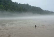 Photo of उत्तराखंड: भारी बारिश के बीच ऋषिकेश में गंगा नदी खतरे के करीब पहुंची