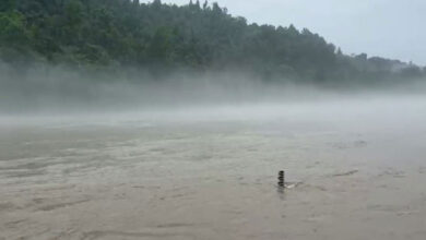 Photo of उत्तराखंड: भारी बारिश के बीच ऋषिकेश में गंगा नदी खतरे के करीब पहुंची
